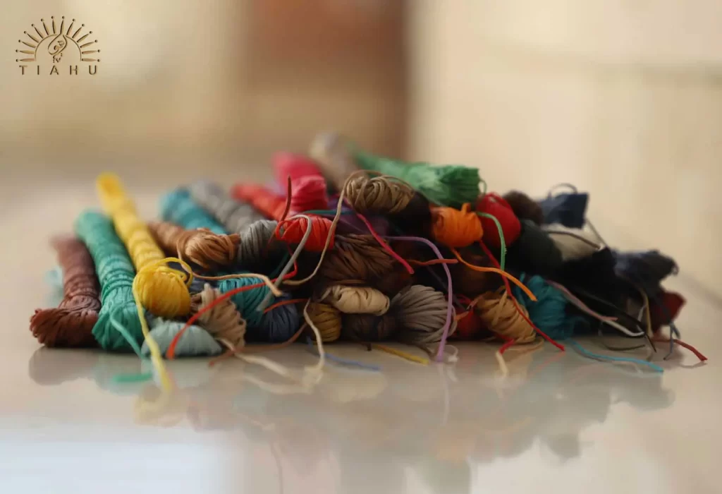 نخ موم زده چیست؟